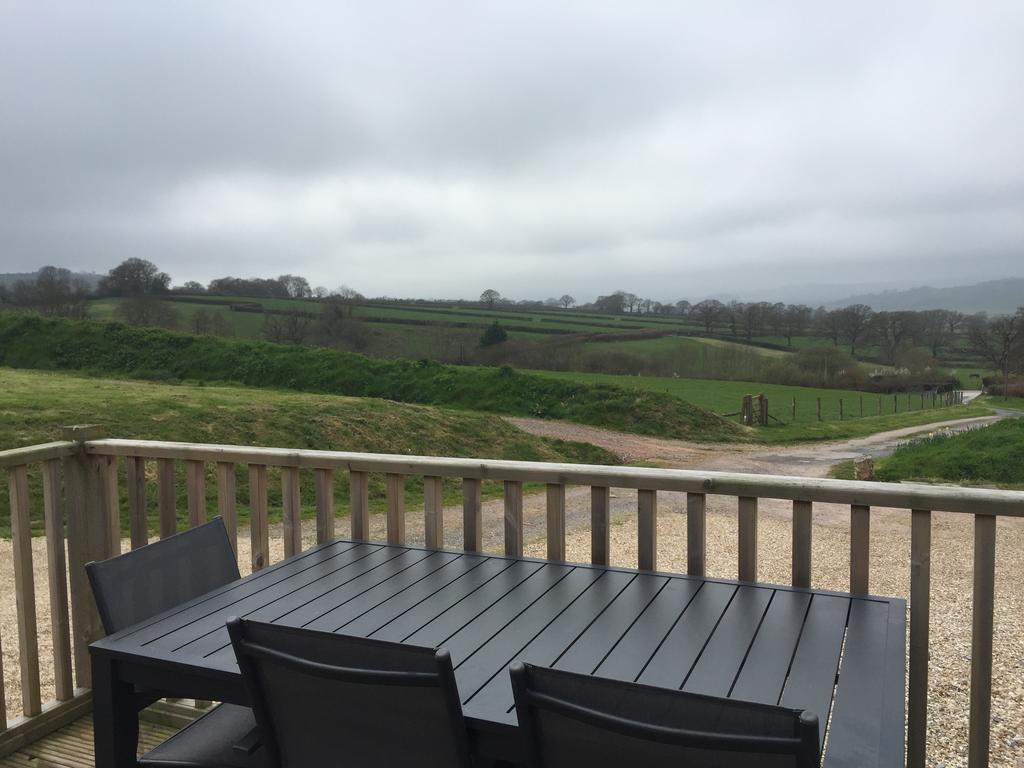 Wyke Farm Hotel Аксминстър Екстериор снимка