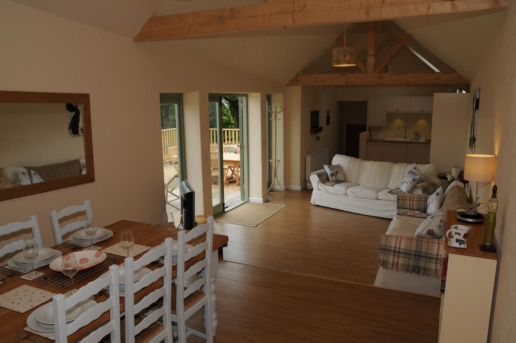 Wyke Farm Hotel Аксминстър Екстериор снимка